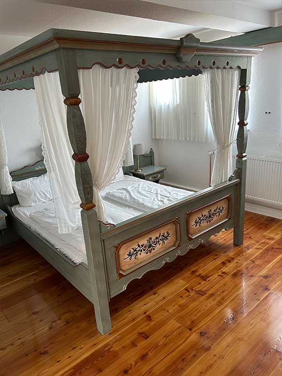 Zimmer-Himmelbett-1.jpg