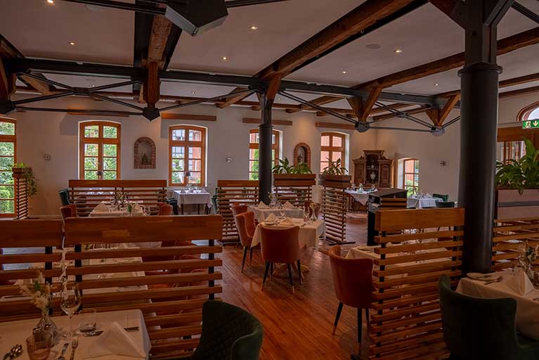 Restaurant-Vitus-Innenraum-Tische